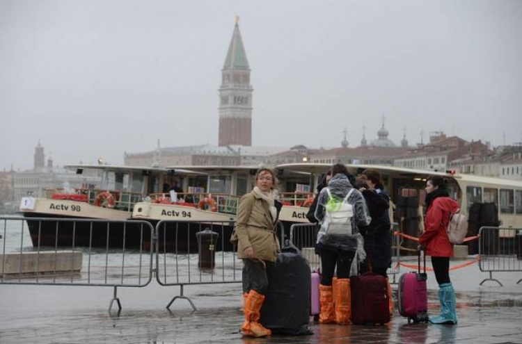 Venice hit by high tide as Italy buffeted by winds; 6 killed