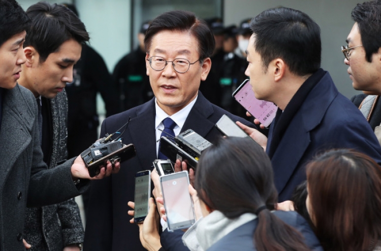 Police book Gyeonggi governor on 3 charges