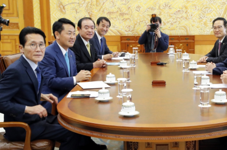 Government, parties agree to cooperate on economic, social issues