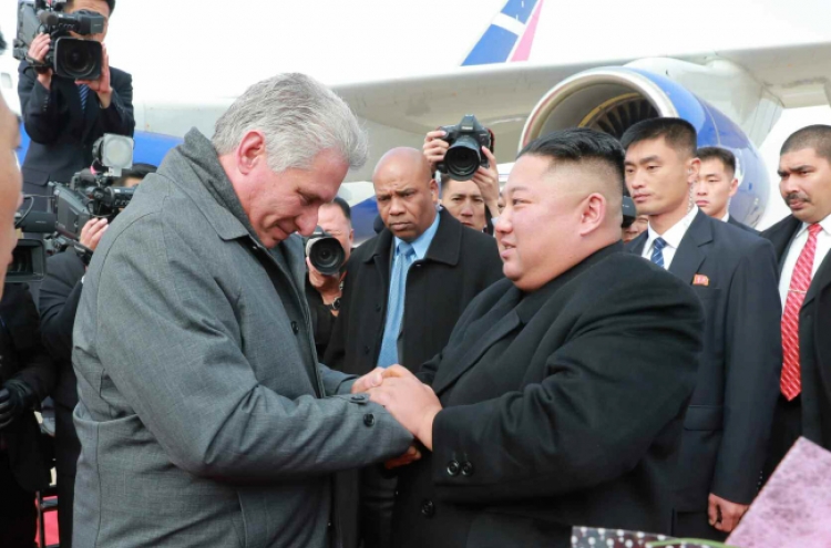 [Newsmaker] NK leader sees off Cuban president after 3-day visit