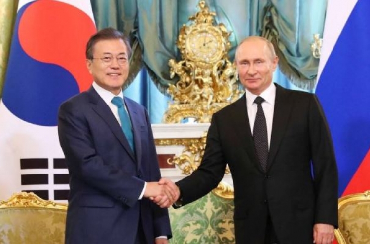 Moon to hold one-on-one summit with Putin