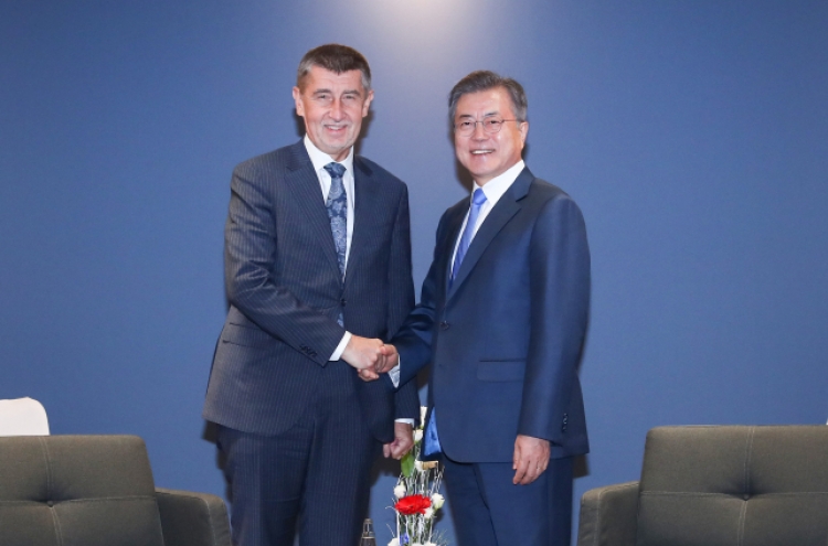 Leaders of S. Korea, Czech Republic pledge efforts to improve ties