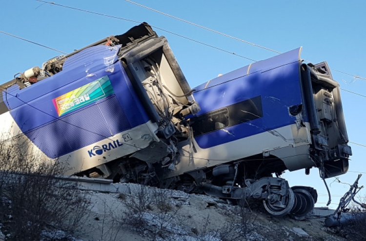 Seoul-bound KTX train derails, 15 injured
