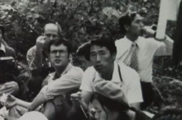 Cabbie who drove German reporter during 1980 pro-democratic uprising to be buried in Gwangju
