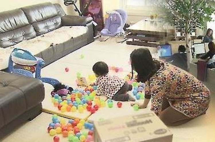 Korea to raise monetary benefits for paid paternity leave