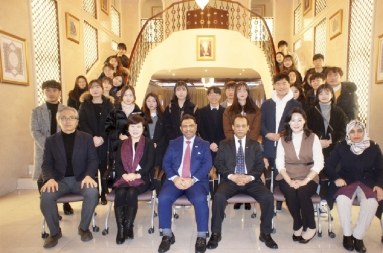 Omani Embassy introduces rich heritage to students