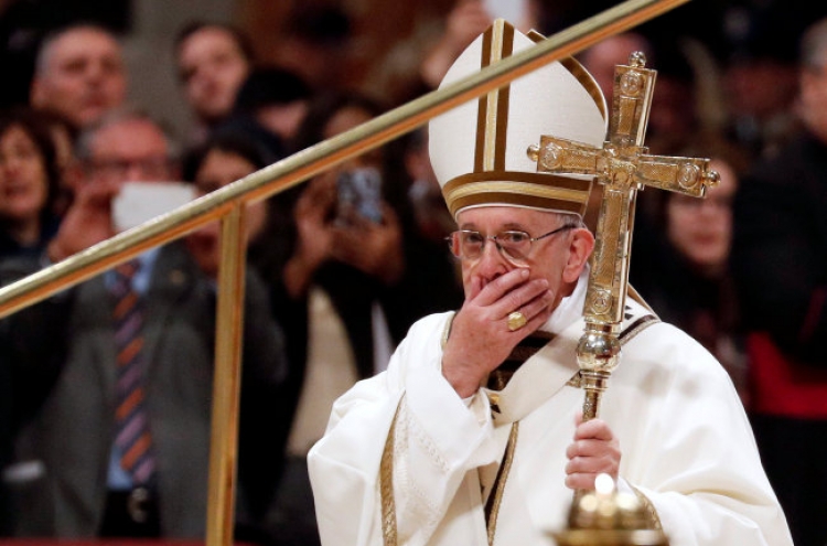 Pope decries rise of nationalism, flaws of globalization