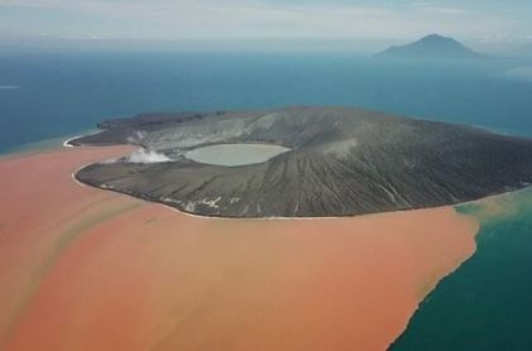 해수면 위로 새땅 솟아올라…쓰나미 유발 印尼 화산섬 '이변'