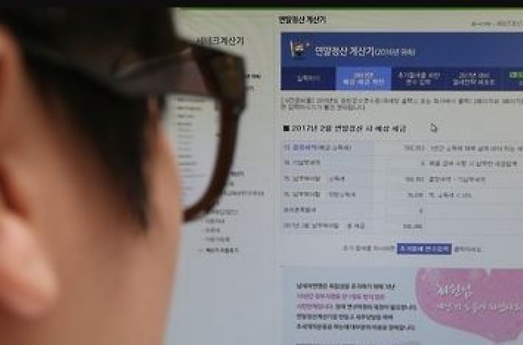 Foreigners baffled by complex process for year-end tax settlement