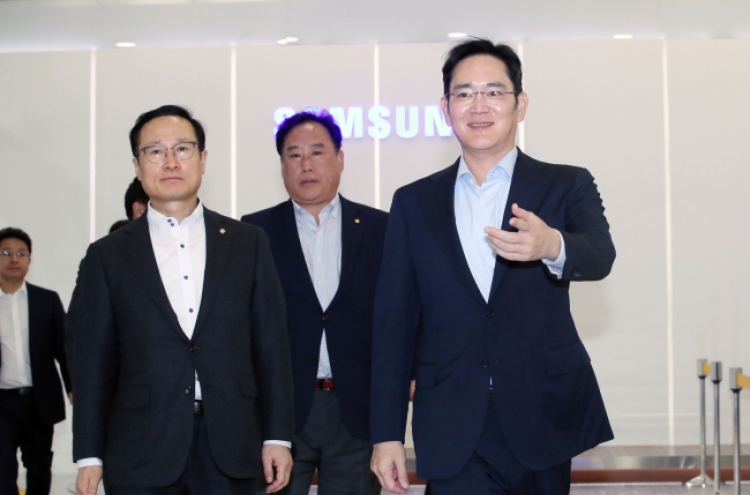 Samsung chief visits Xian seeking new memory strategy