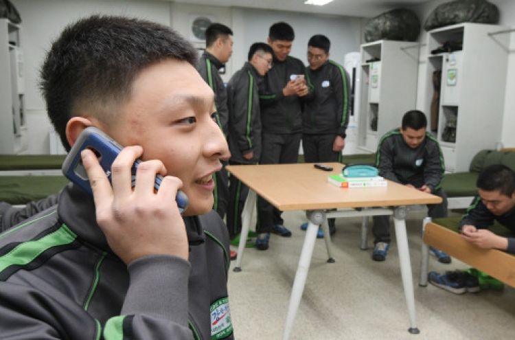[Feature] Mobile phones in barracks: Soldiers no longer under total control