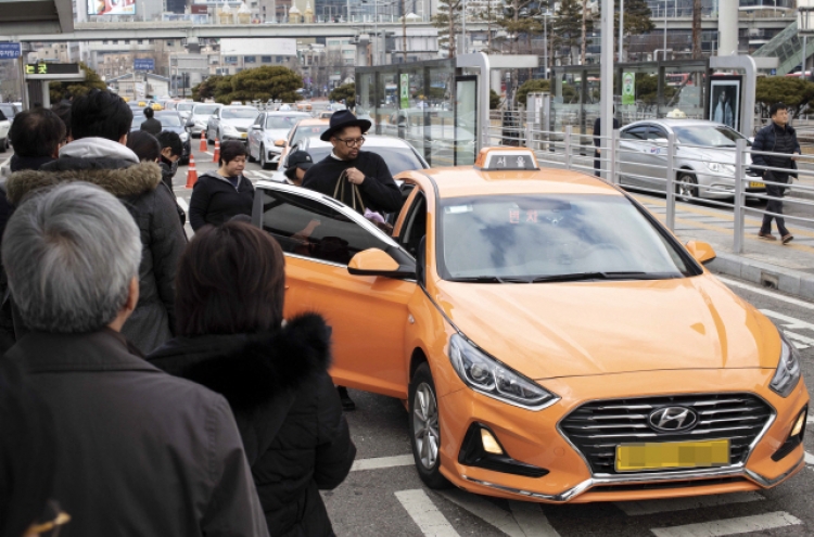 Seoul's base taxi fare rises to 3,800 won