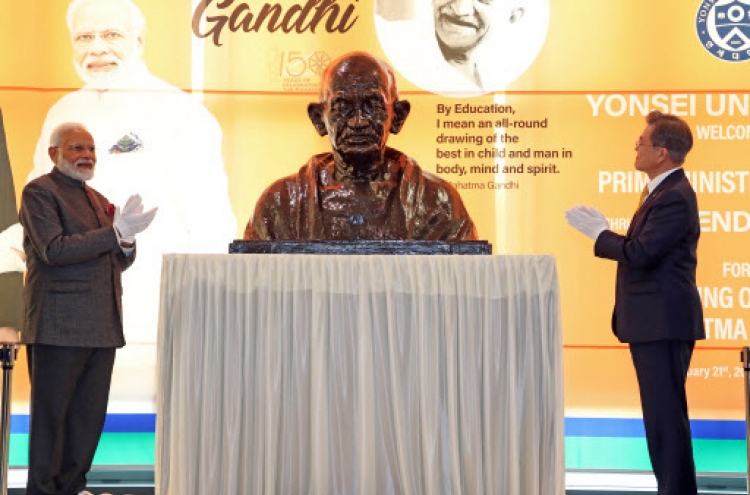Leaders of S. Korea, India celebrate 150th anniversary of birth of Gandhi