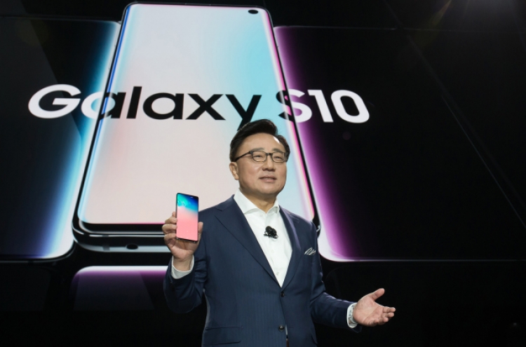 Samsung mulls new naming arrangement for future flagship phones: sources
