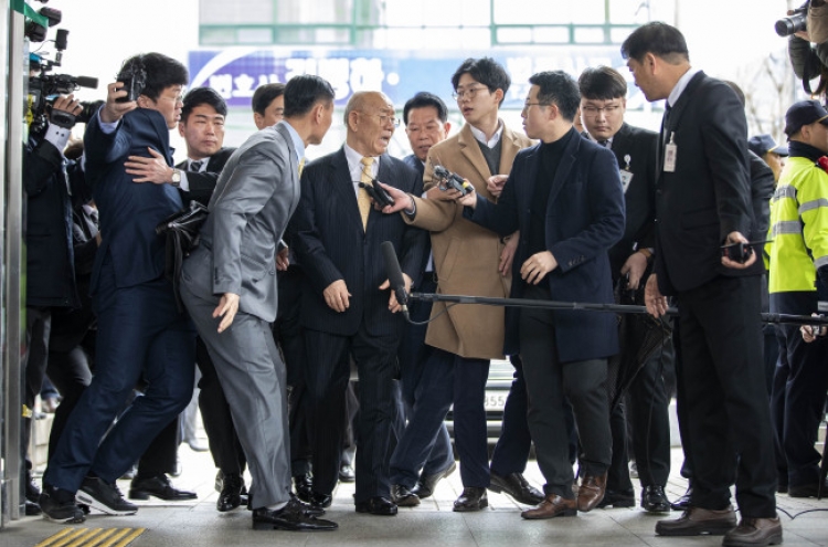 Former President Chun stands trial for libel over Gwangju memoirs