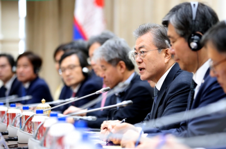 Leaders of S. Korea, Cambodia vow efforts to improve economic ties