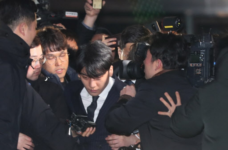 Police ‘senior superintendent’ questioned in Seungri scandal