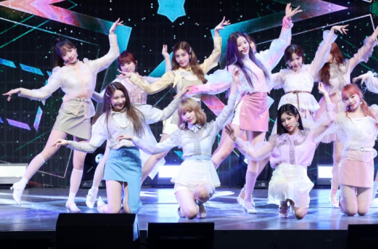 IZ*ONE sets record as best-selling girl group, nudging TWICE