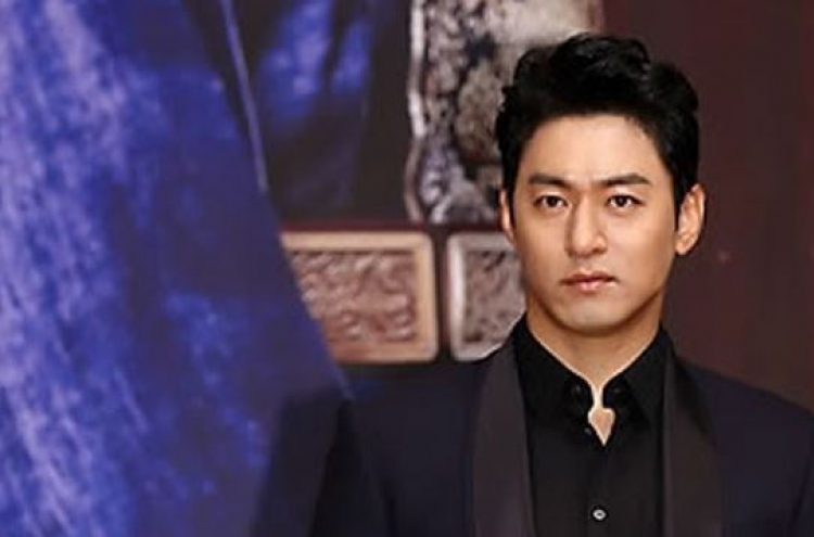 Actor Joo Jin-mo announces plan to marry medical doctor in June