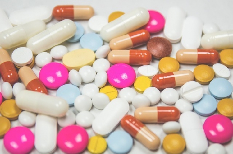 Pharma wholesalers seek to resolve refund dilemma