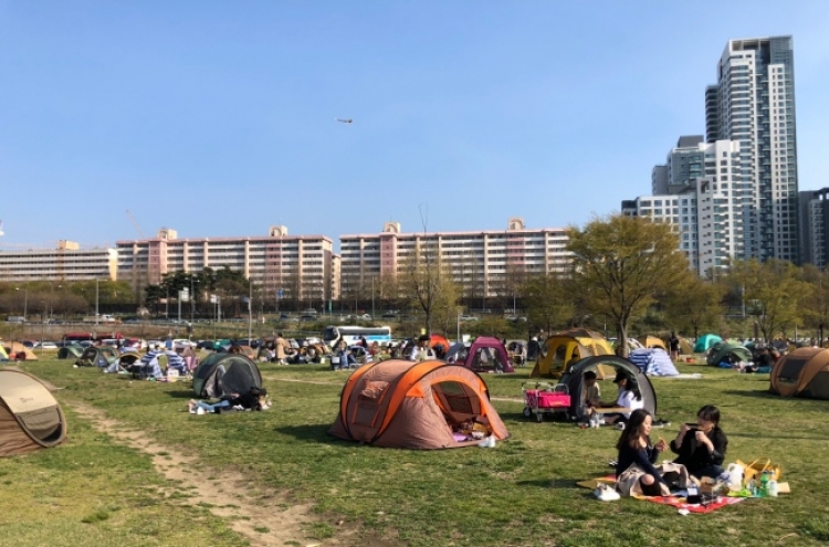 Seoul to fight against closed tents, trash in Hangang parks