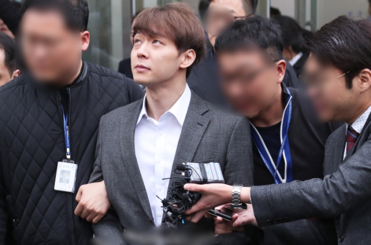 Singer-actor Park confesses to taking drug: police