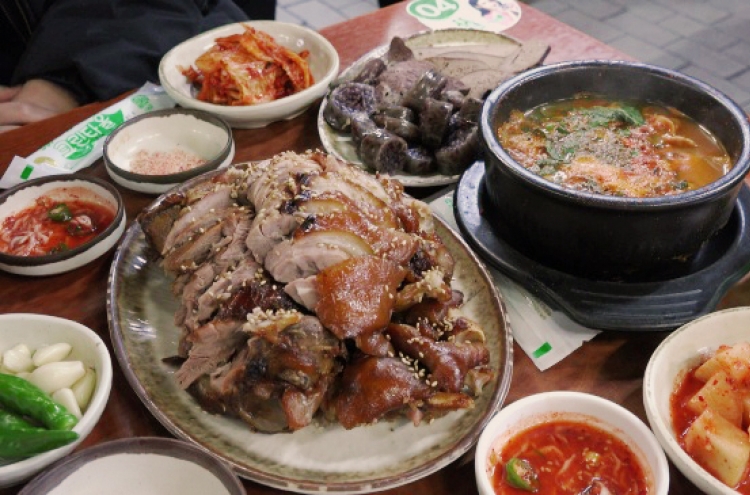 [Seoul Food Alley] Discovering Gongdeok Market’s ‘food alleys’