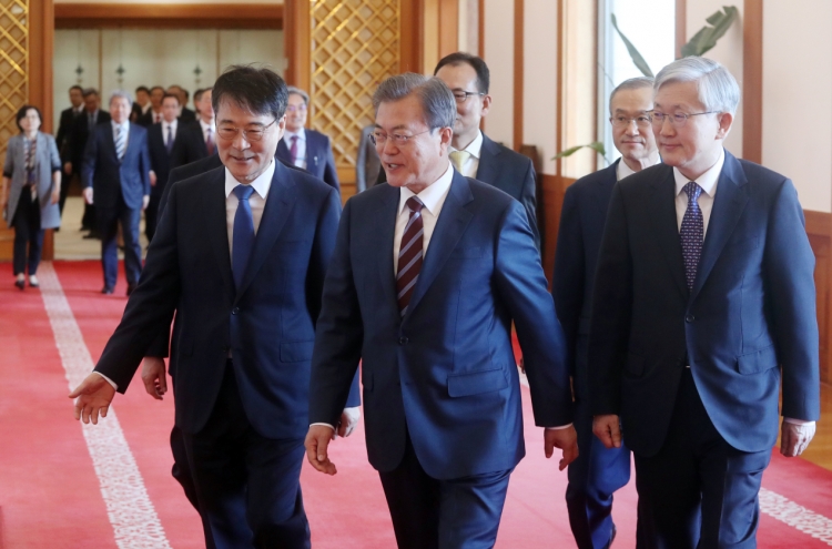 Moon gives credentials to new ambassadors to China, Japan, other nations