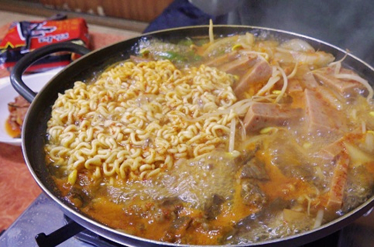 [Seoul Food Alley]  ‘Army stew’ represents tumultuous mid-20th century history