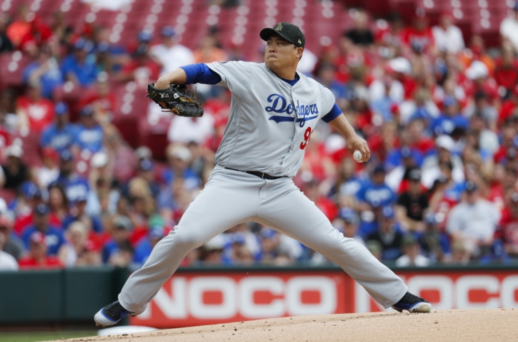 Dodgers' Ryu Hyun-jin extends scoreless streak to 31 innings, earns 6th win of '19