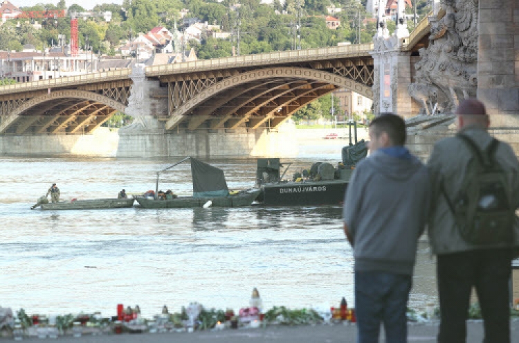 Search continues for missing victims in Hungary boat sinking