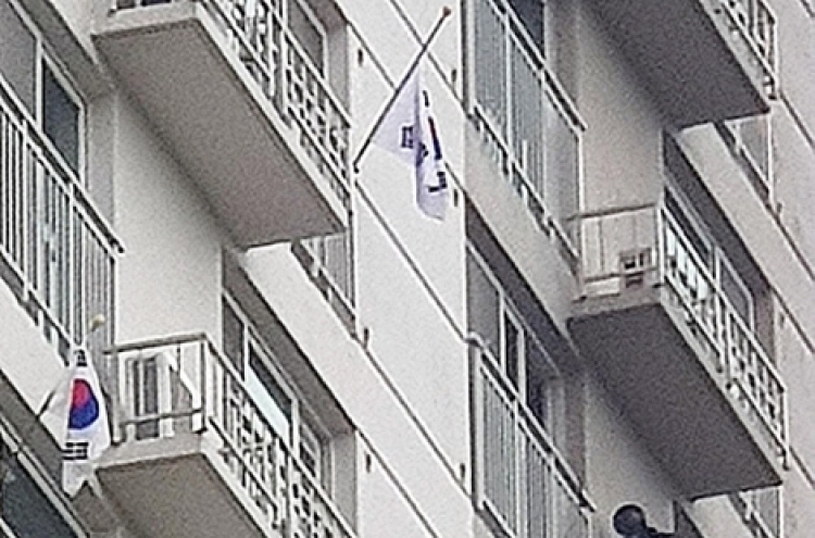 Man leaps from 12th floor after naked rant