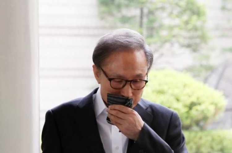 Prosecution brings additional Samsung bribery charges against Lee Myung-bak