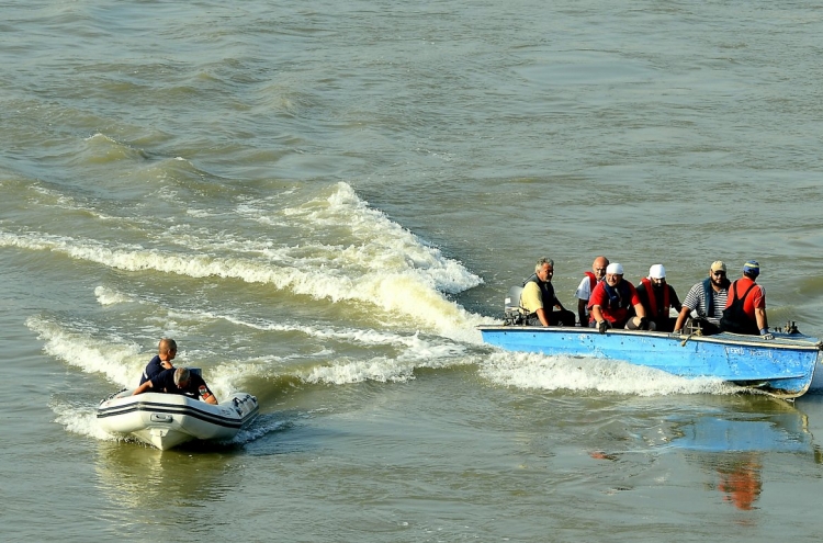Body of presumed Korean victim in Danube boat sinking found