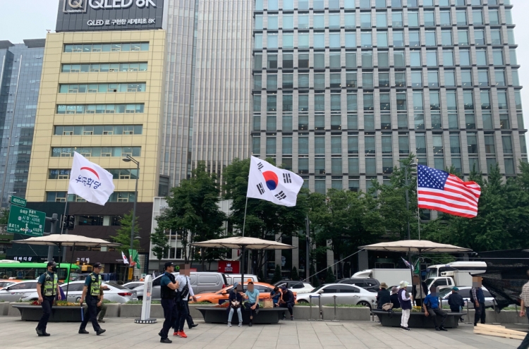 Mayor vows crackdown on illicit set up of far-right rally tents in downtown Seoul