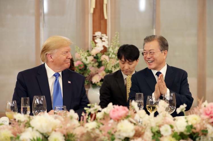 Moon dines with Trump ahead of summit