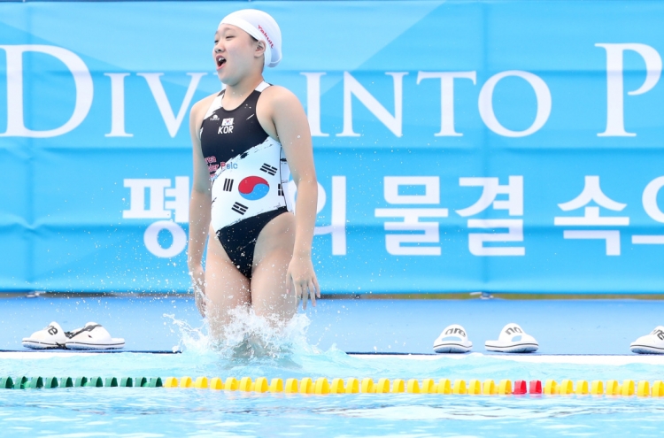 FINA makes a splash in Gwangju, despite low turnout