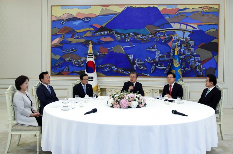 Moon, party leaders vow to work together to deal with Japan's economic reprisal