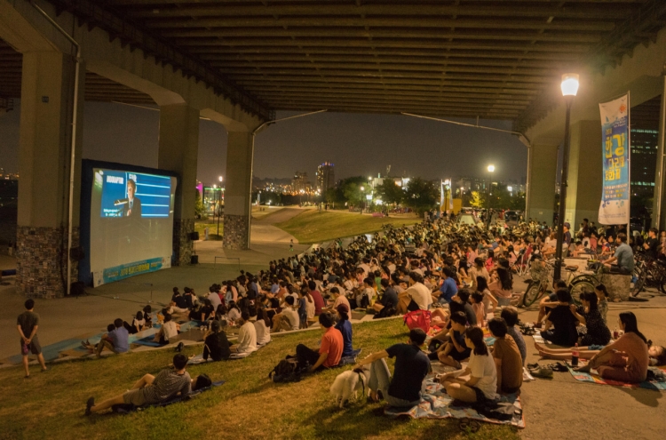 Free film screenings to be held under Han River bridges