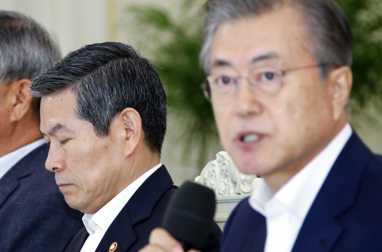 Moon mentions responsibility for cases of lax military discipline