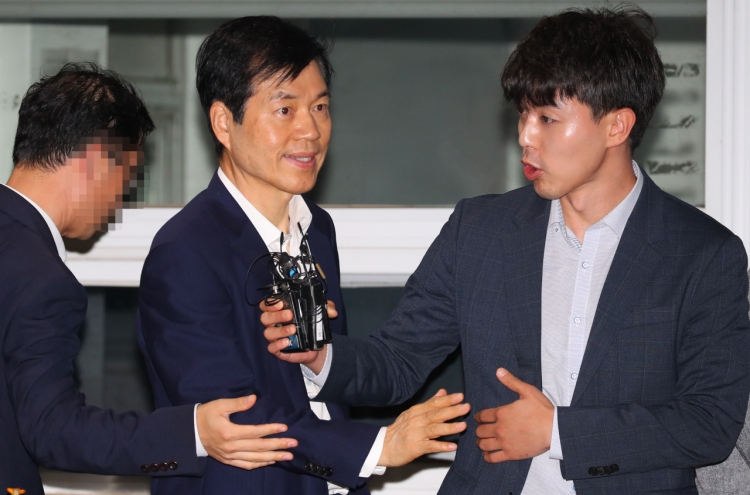 Court rejects arrest warrant for Samsung BioLogics CEO