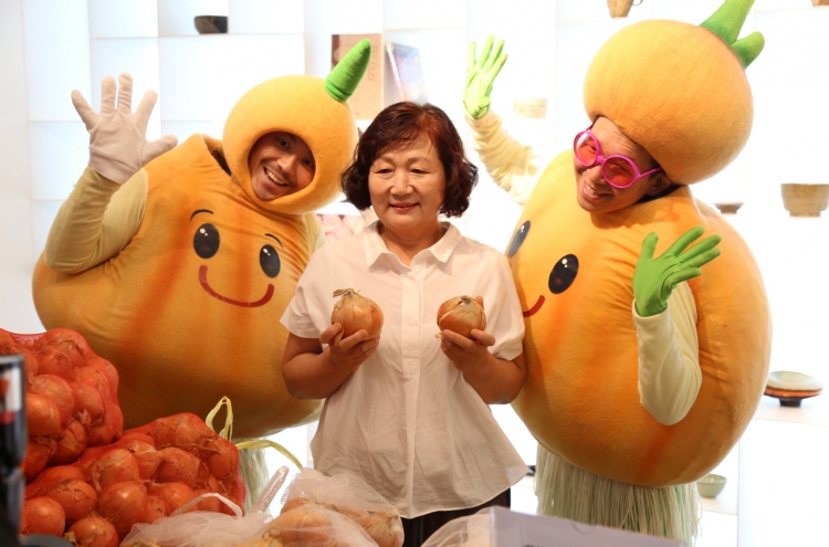Korean Food Promotion Institute helps farmers as onion prices plummet