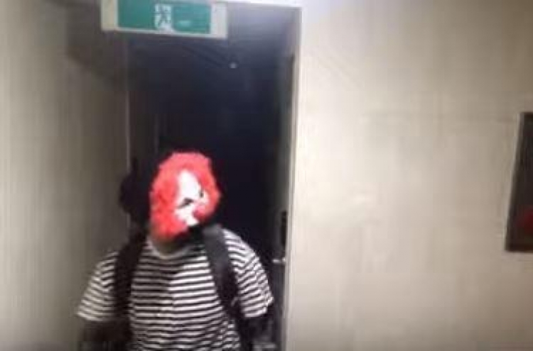Video of man in clown mask attempting burglary a viral marketing stunt