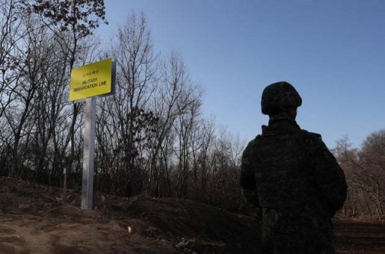 N. Korean soldier expresses desire to defect after crossing land border: JCS