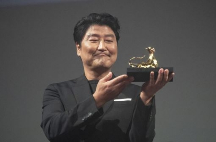 Song Kang-ho honored with Excellence Award from Swiss film fest