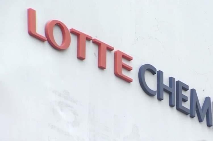 Lotte Chemical said to submit initial bid for Japan's Hitachi Chemical