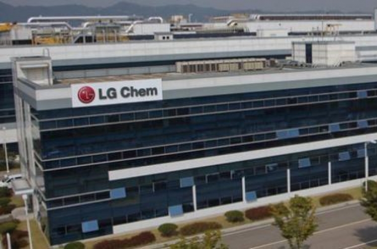 LG Chem, UDC to develop upgraded OLED materials