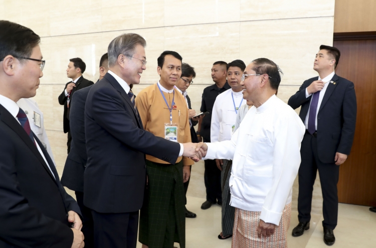 Moon in Laos for summit on business partnerships