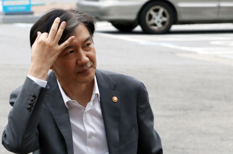 Justice Minister Cho Kuk still popular candidate for presidency: poll