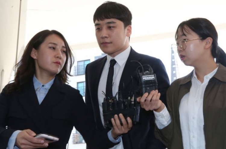 [Newsmaker] Police summon K-pop star Seungri over gambling charges